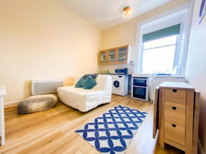 1bd Apartment next to Cessnock Subway